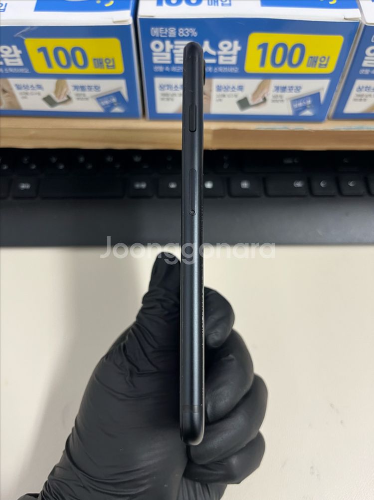 아이폰Se2 256G 블랙 SSS급!--4