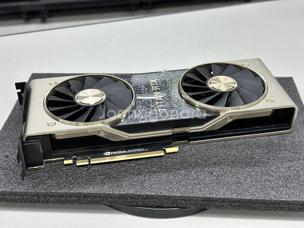 Nvidia GeForce RTX Titan 24GB--0