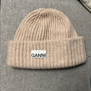 가니 GANNI 울 비니 샌드색상