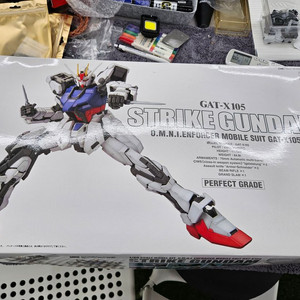 반다이 PG 스트라이크 건담 + 스카이그래스퍼/에일 셑