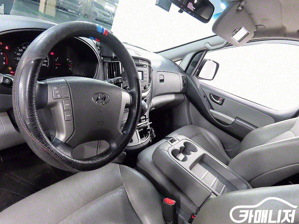 [현대]더 뉴 그랜드 스타렉스 2WD 밴 3인승 LPi 이미지