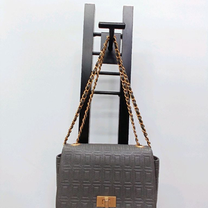쿠론 엠보체인 크로스가방