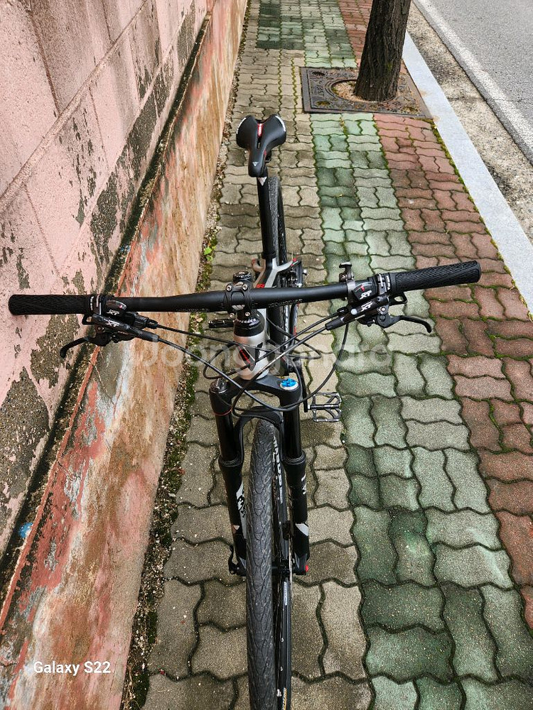 독일 휠러 이글3.0 풀카본 풀XT 상급 MTB 팝니다--1