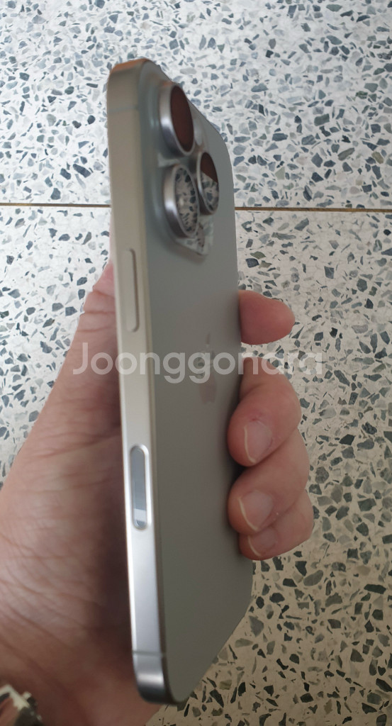아이폰 16프로 256GB 내츄럴티타늄--1