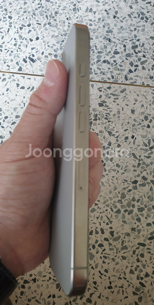 아이폰 16프로 256GB 내츄럴티타늄--2