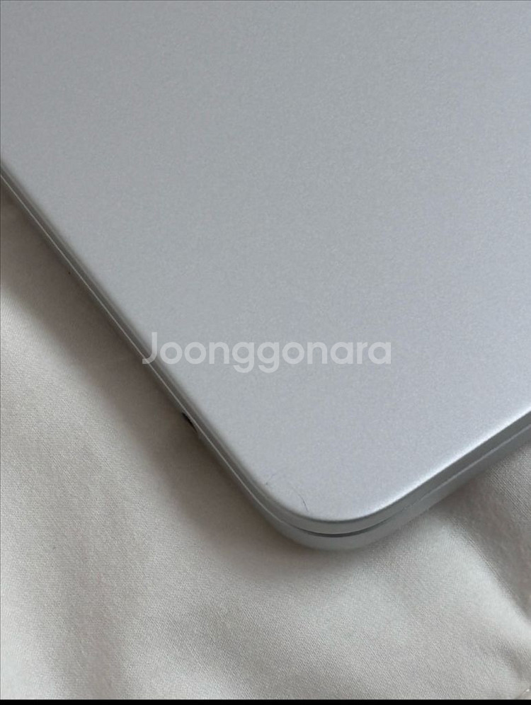 맥북에어 M3 13인치 실버 색상 팝니다--1