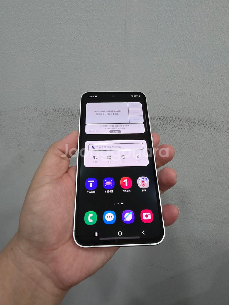 갤럭시 S23FE 화이트 256기가 SS급 팔아요~--0
