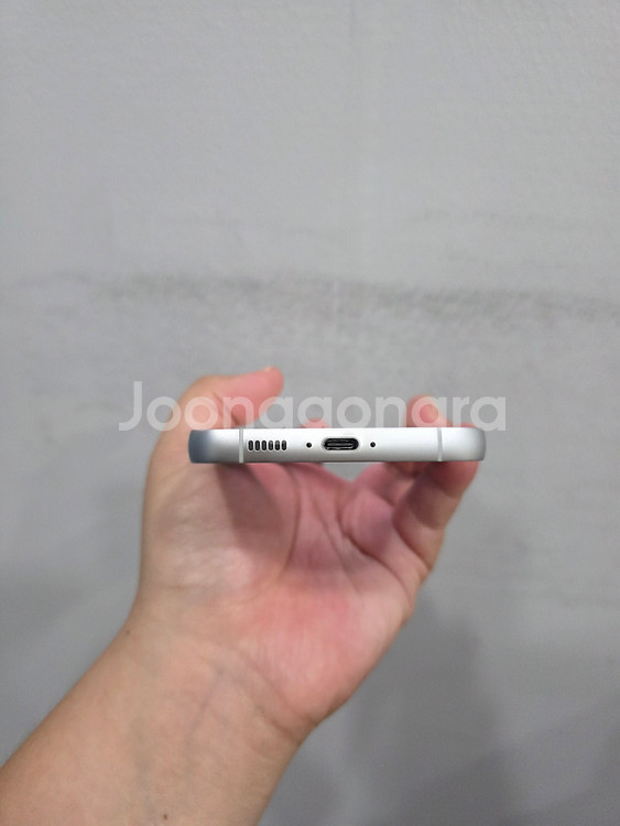 갤럭시 S23FE 화이트 256기가 SS급 팔아요~--5