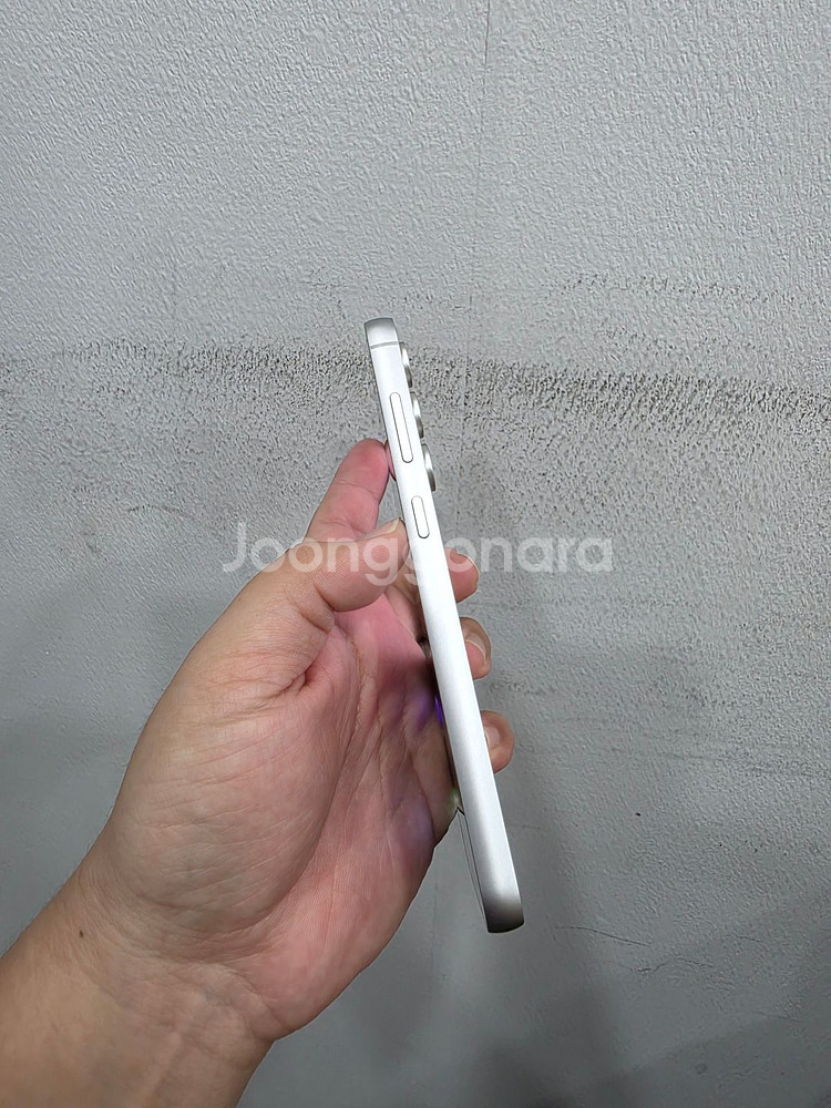 갤럭시 S23FE 화이트 256기가 SS급 팔아요~--2