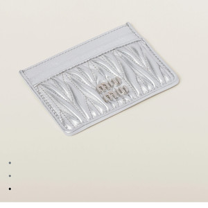 선물 가능 미우미우 마테라쎄 카드 지갑 판매