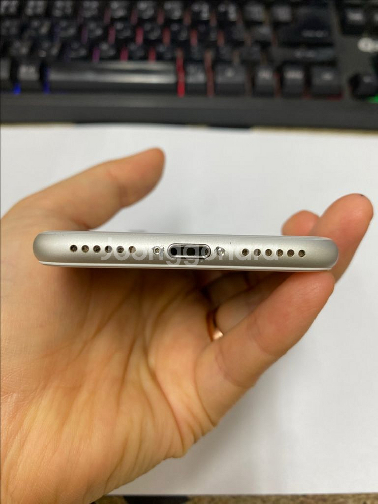 아이폰8 실버 A급 256GB 배터리100% 무음--6