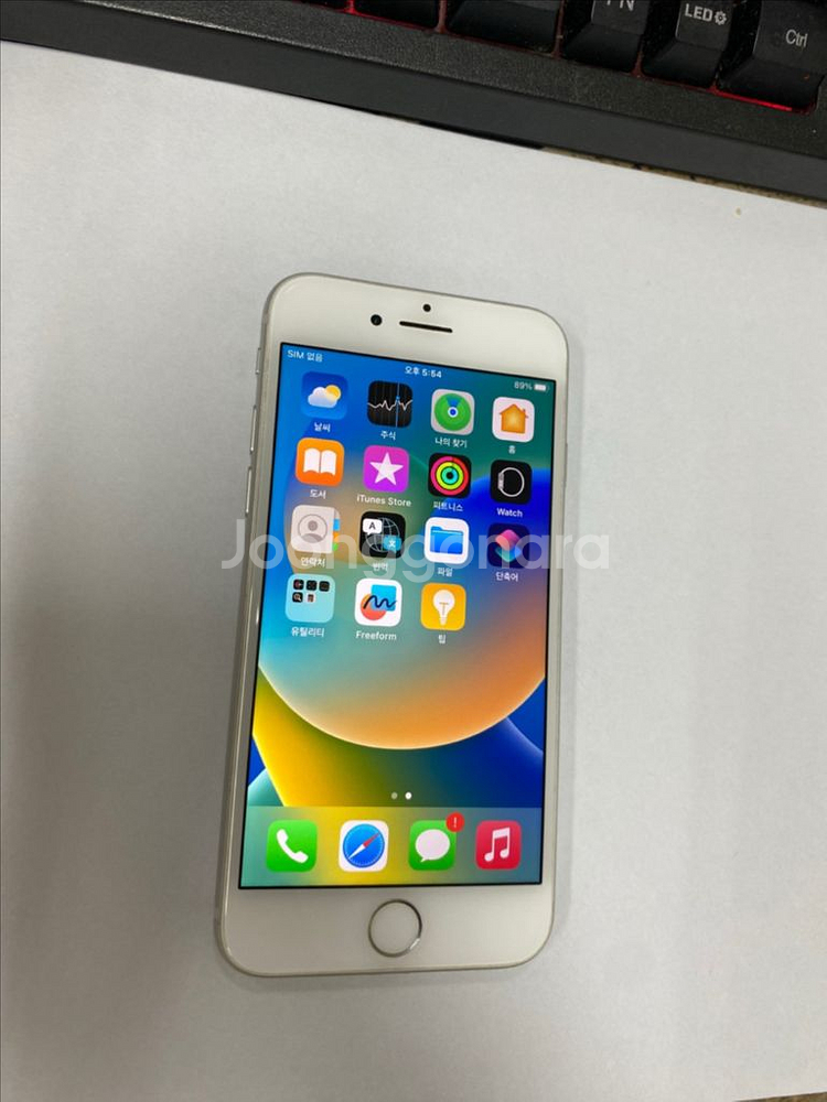 아이폰8 실버 SSS급 256GB 배터리100% 무음--1