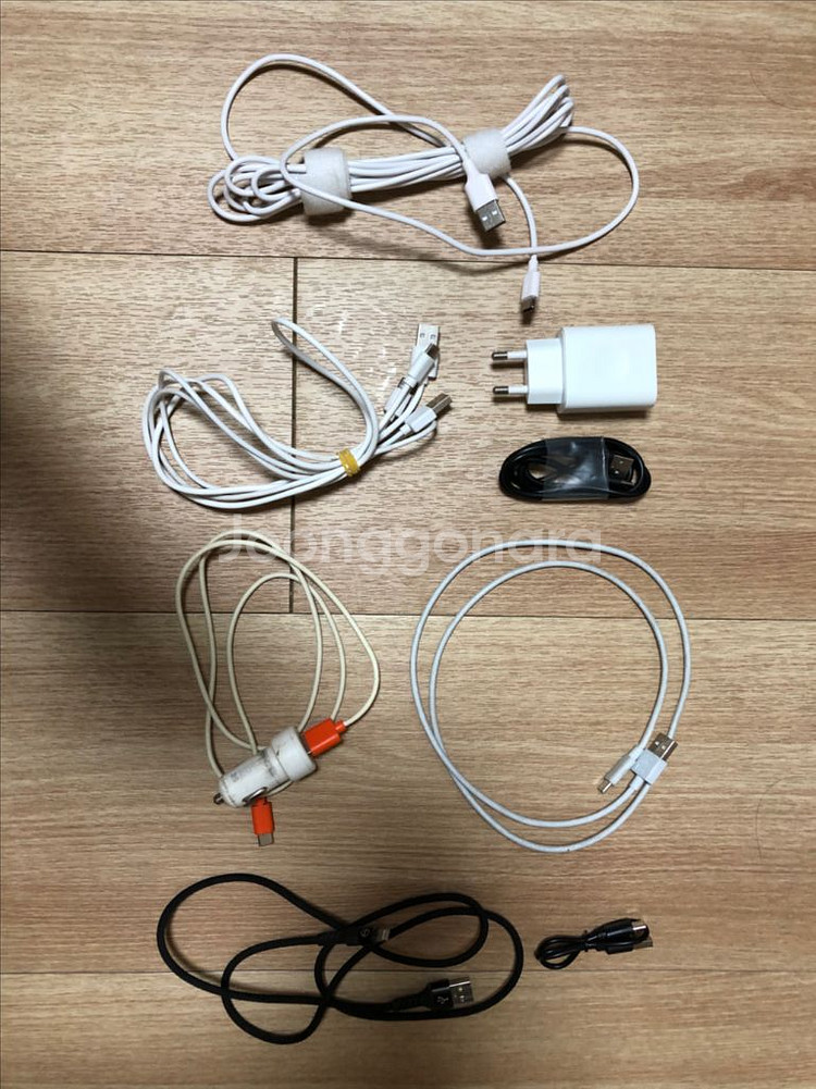 차량용 시거잭 충전기 1개 + LG 가정용 충전기 1개--0