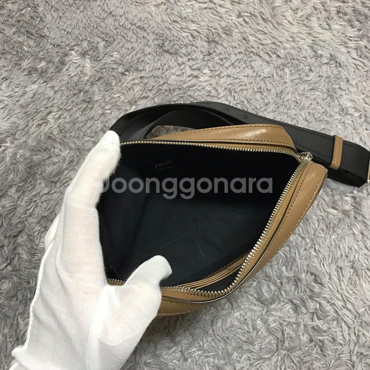 [크림 제품]펜디 레더 패브릭 멀티컬러 카메라백--2
