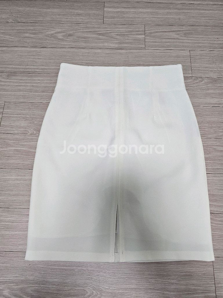 (새상품)화이트 H라인 스커트 M--0