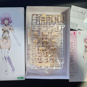 코토부키야 프레임암즈걸 마테리아 화이트버전 팝니다