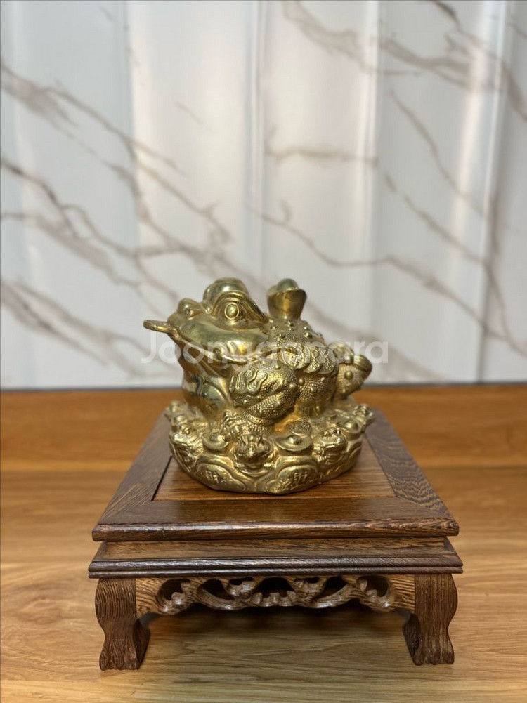 황동 삼족두꺼비--1