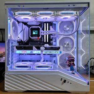 이쁜 화이트 7800X3D 5070 게이밍 컴퓨터