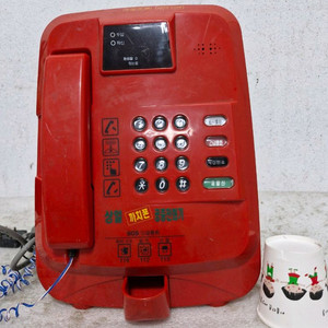 빨간색 공중전화기 입니다