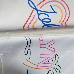 졸린.아레나.나이키 등 수모 두 장 세트입니다.