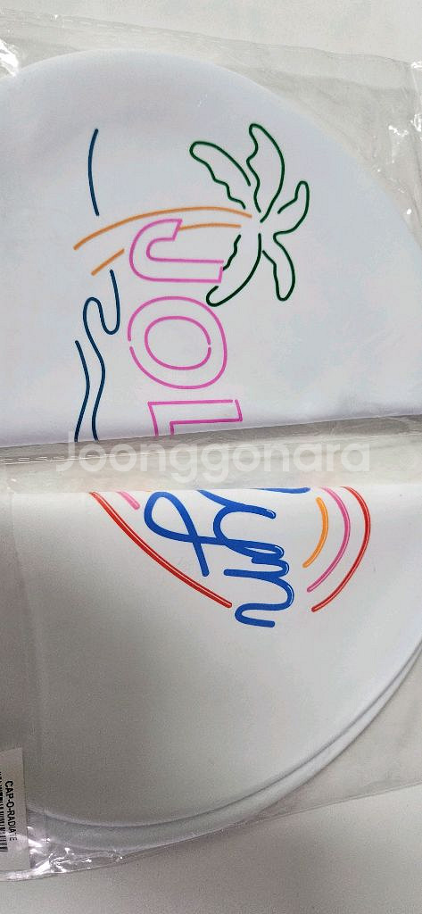 졸린.아레나.나이키 등 수모 두 장 세트입니다.--1
