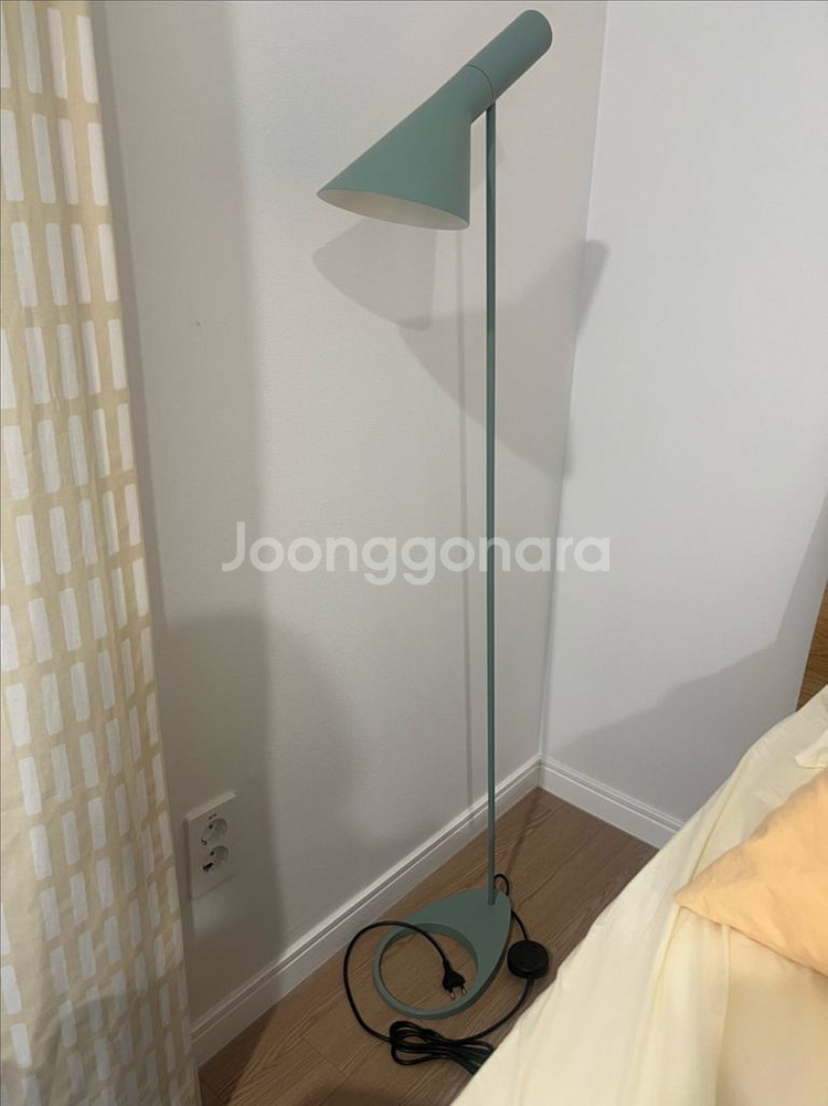 루이스폴센 AJ 플로어 램프 페일그레이--1