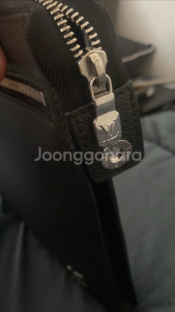 루이비통 포쉐트 24H 클러치 한정판--3