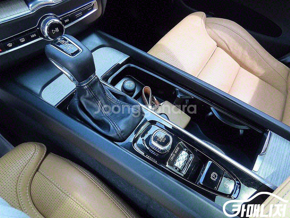 [볼보]XC60(2세대) T6 AWD 인스크립션 (0톤--9