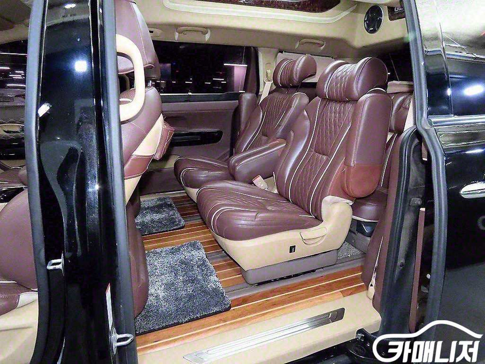 [기아]더 뉴 카니발 디젤 9인승 하이리무진(특장업체) 이미지