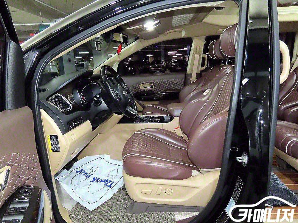 [기아]더 뉴 카니발 디젤 9인승 하이리무진(특장업체) 이미지