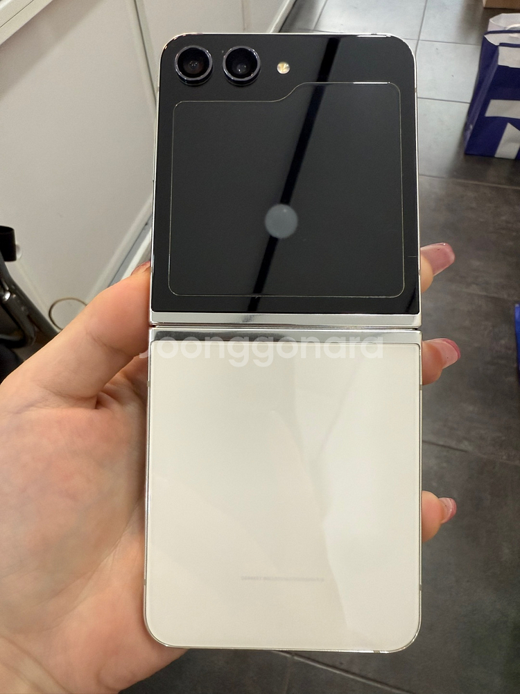 갤럭시Z플립5 256GB 크림/ Y970--0