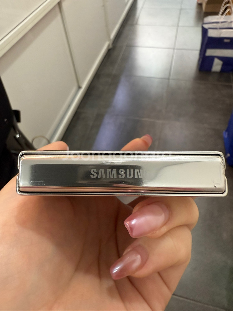 갤럭시Z플립5 256GB 크림/ Y970--4