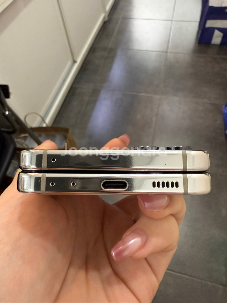 갤럭시Z플립5 256GB 크림/ Y970--3