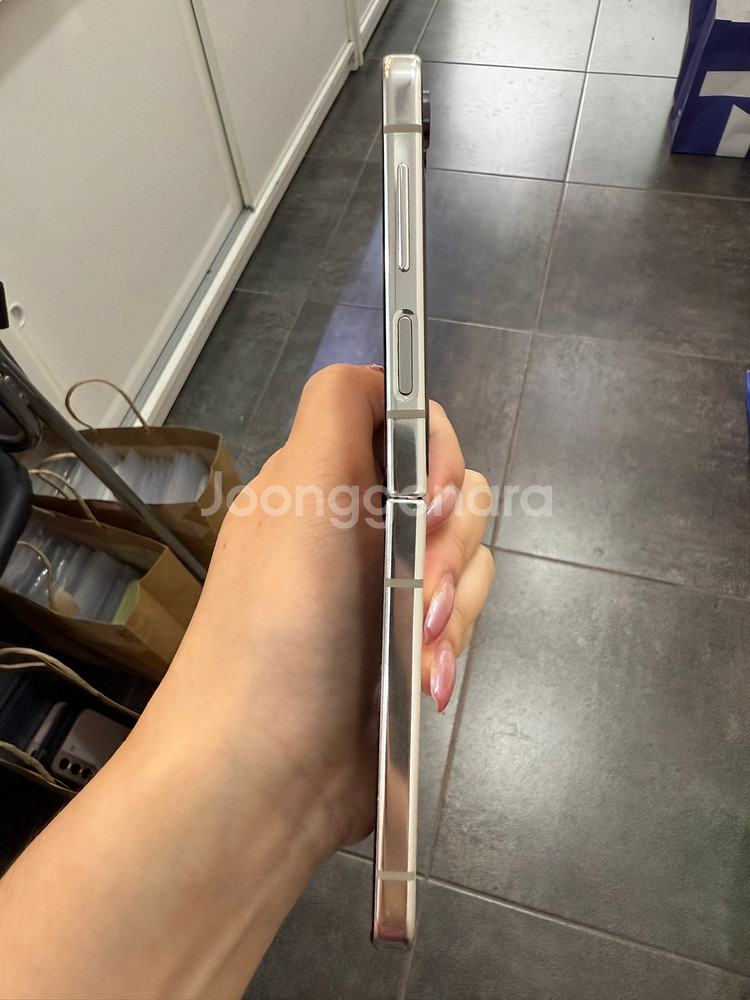 갤럭시Z플립5 256GB 크림/ Y970--5