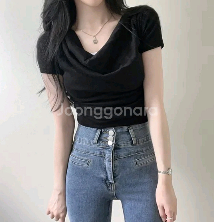 에이블리 니드온 비쥬얼 셔링 드레이프 반팔 블랙 티셔츠--2