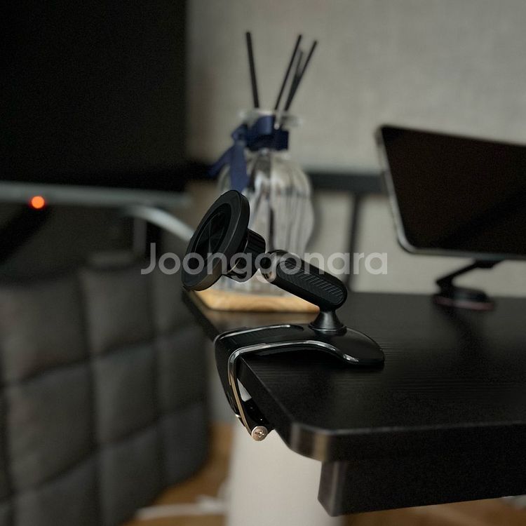 [새상품] 차량용 맥세이프 거치대 (대시보드용)--0