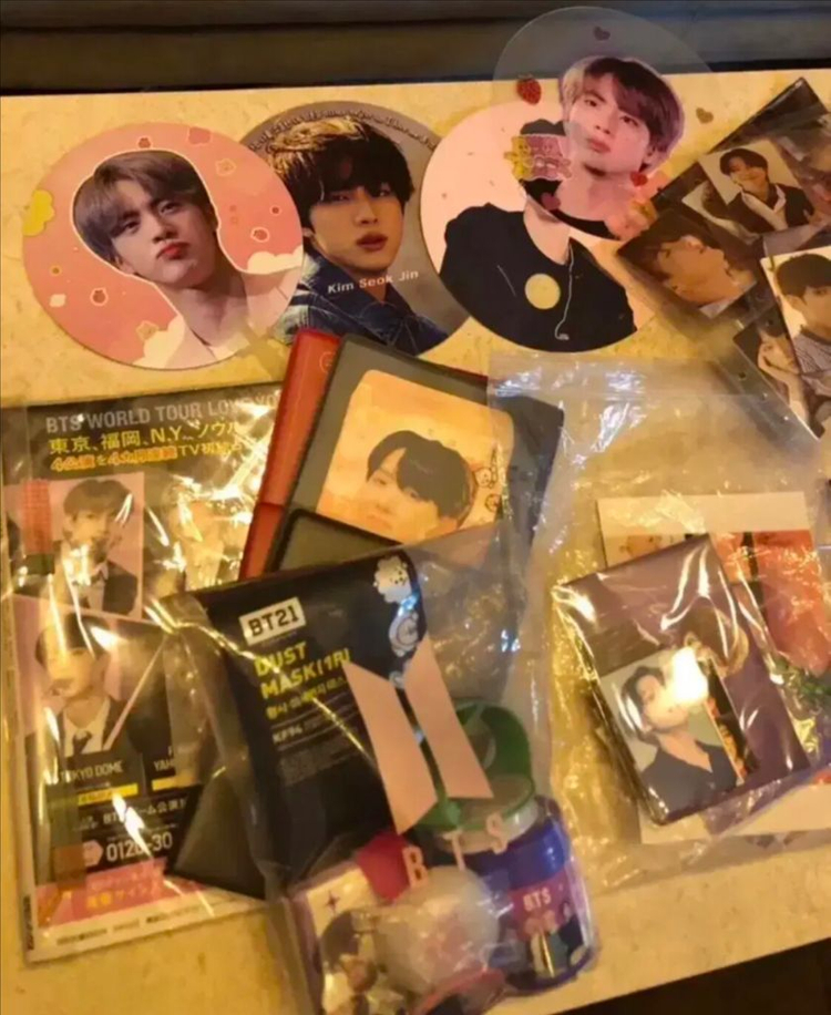 BTS 방탄 포카 굿즈 브로마이드 정국 신발 등 모두 이미지
