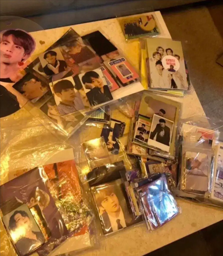 BTS 방탄 포카 굿즈 브로마이드 정국 신발 등 모두 이미지
