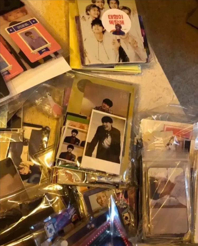BTS 방탄 포카 굿즈 브로마이드 정국 신발 등 모두 이미지