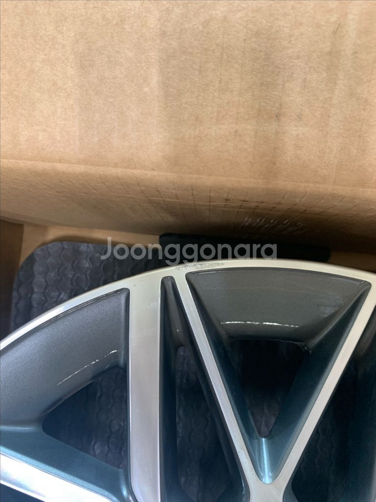 2025 제네시스 G80 18인치 휠 두개 팝니다--1
