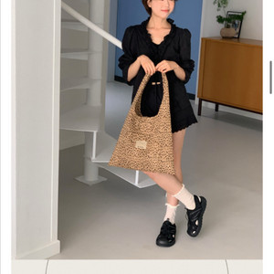 바이아뜰리에 레오파드 호보백