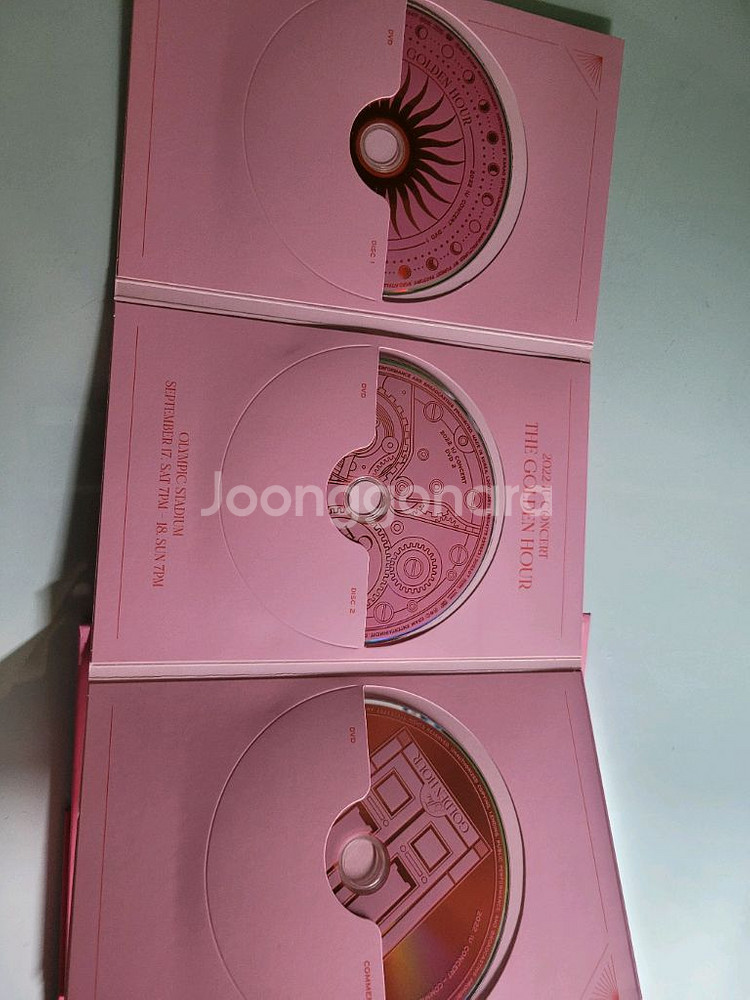 2022년 아이유 콘서트 더 골든아워 DVD--2