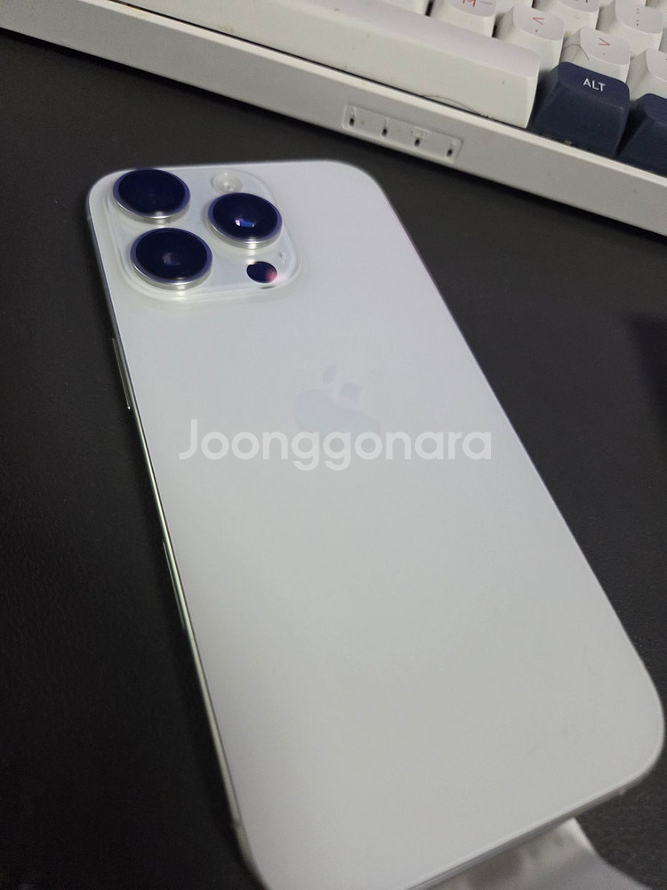 아이폰16프로 화이트티타늄 256gb 팝니다--3