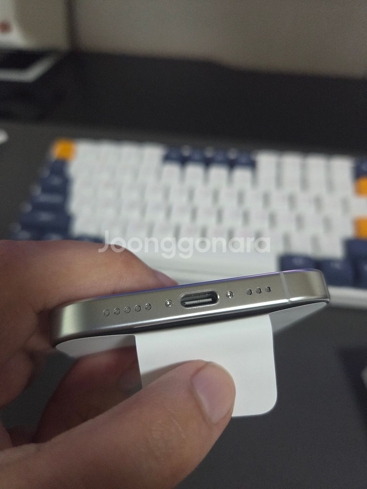 아이폰16프로 화이트티타늄 256gb 팝니다--4