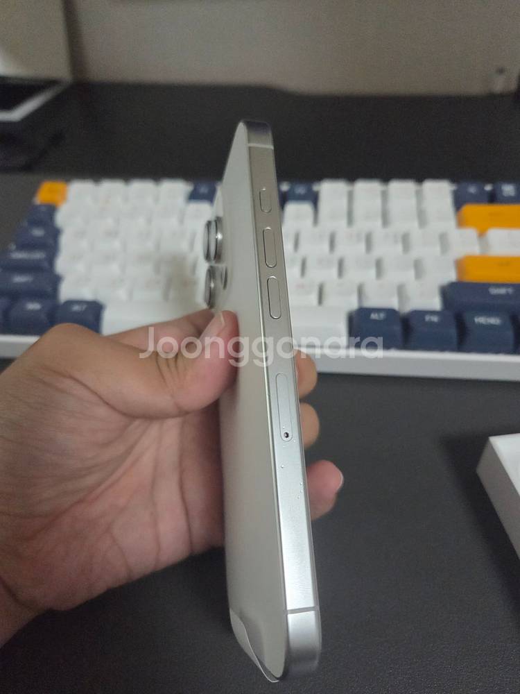 아이폰16프로 화이트티타늄 256gb 팝니다--7