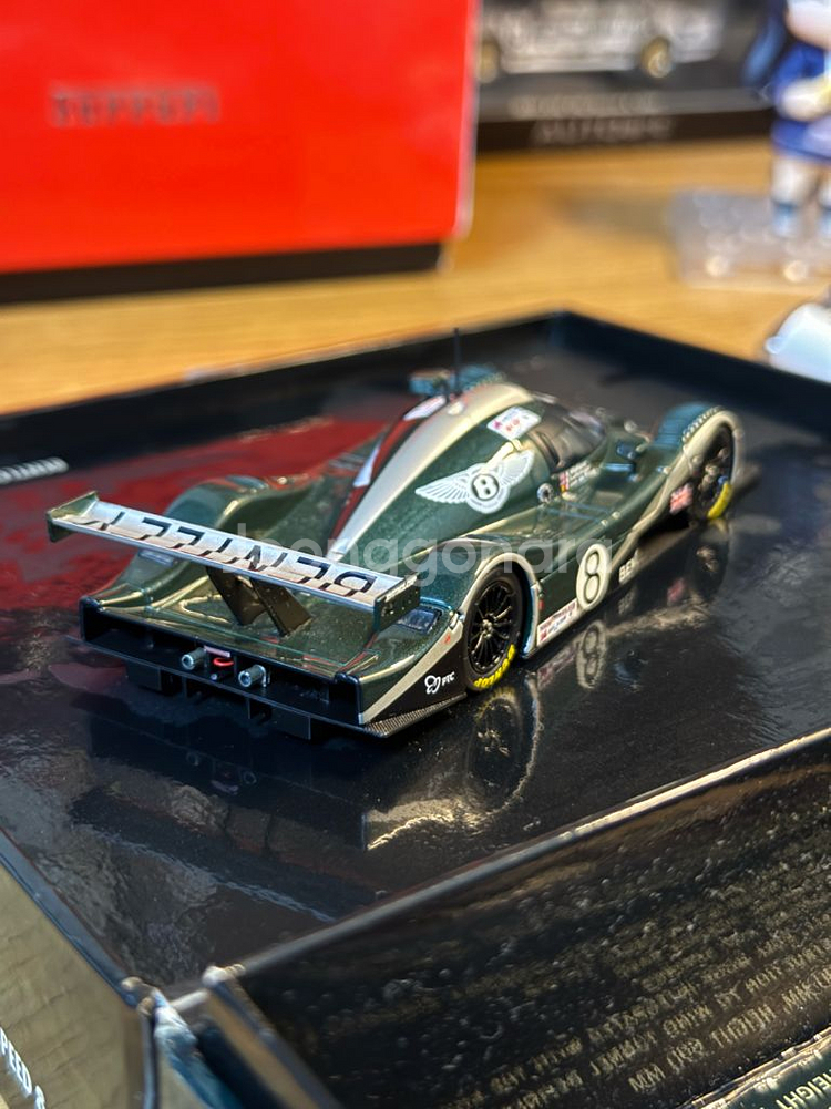 1:43 미니챔프 벤틀리 EXP Speed8 2002--1