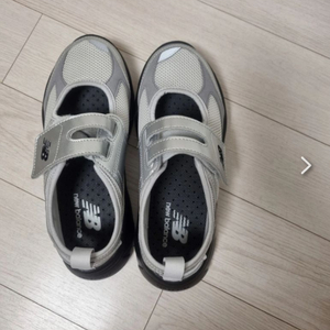 뉴발란스 브리즈 메탈실버