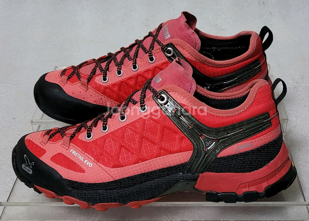 살레와 SALEWA 고어텍스 경등산화 트레킹화 240--0