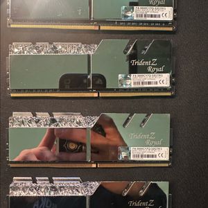 Trident Z Royal 램 8GB + 32GB판매