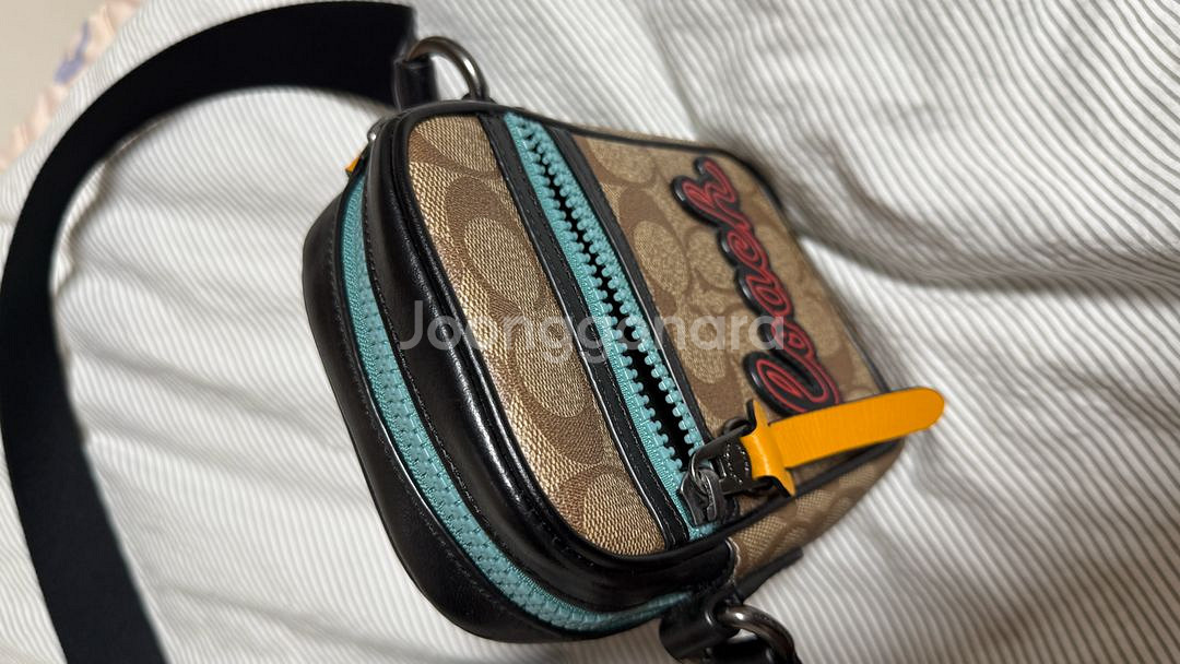 코치 크로스백--1